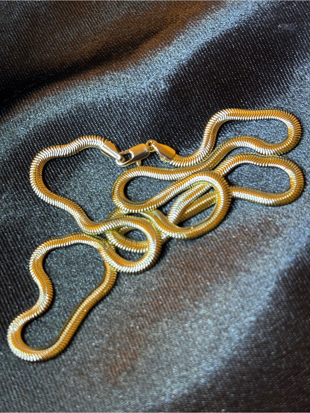 4mm Yellow Gold Herringbone Necklace 24in - Picture 9 of 16